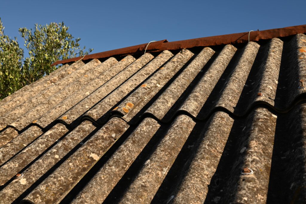 アスベストが使われた建物に住んでも大丈夫？健康への影響と注意点